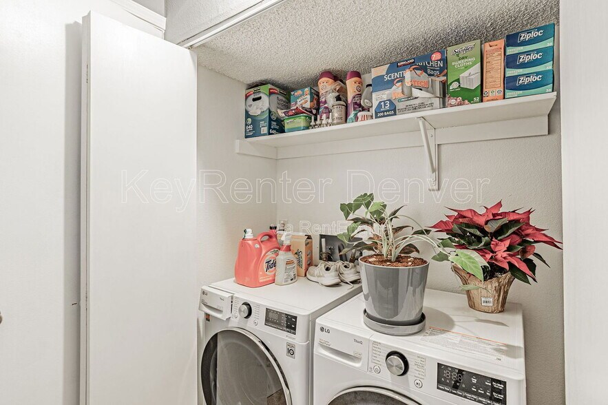 Building Photo - 18747 E Carmel Cir