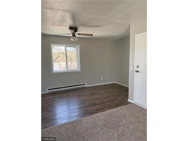 Building Photo - 880 E 6th St