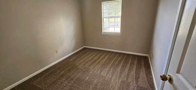 Building Photo - 2009 Cedarwood Cove