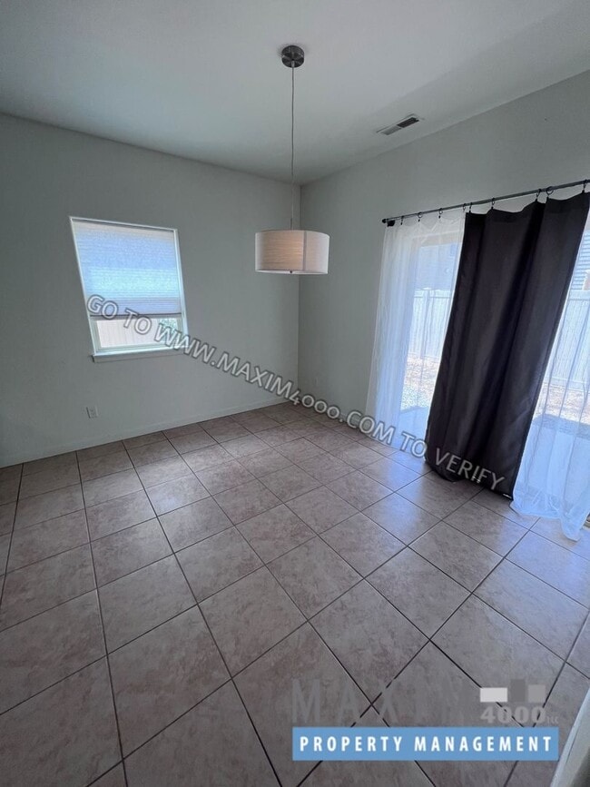Building Photo - 389 White River Dr