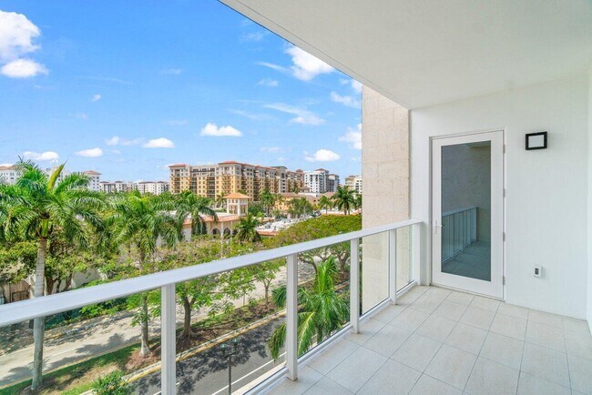 Building Photo - 220 SE Mizner Blvd