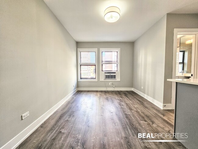 Primary Photo - 505 W Belmont Ave