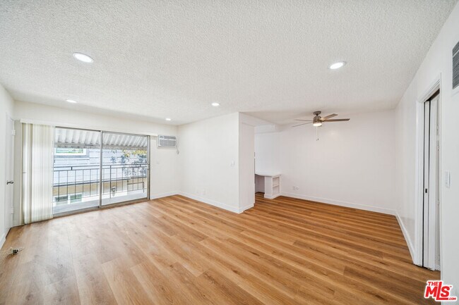 Building Photo - 842 Westbourne Dr