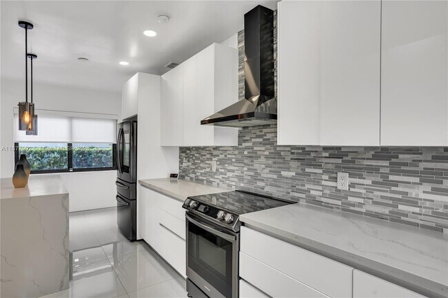 Building Photo - 2484 SW 25th St
