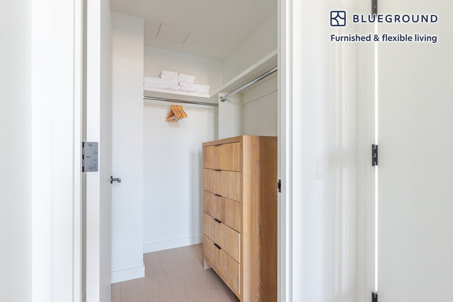 Building Photo - 478 Kent Ave