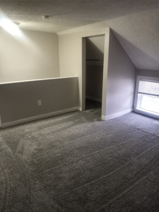 Building Photo - 636 Elm Ave