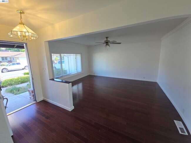 Building Photo - 34 Kingswood Dr