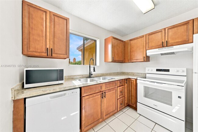 Building Photo - 20117 SW 88th Ct