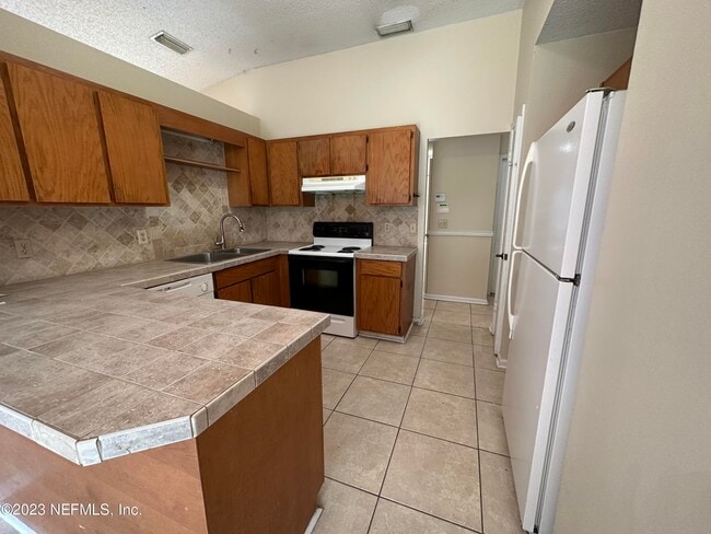 Building Photo - 1127 Cove Landing Dr