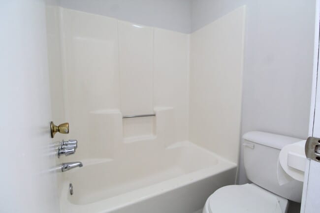Building Photo - Move-In Ready! Updated 2BR/2BA in NE Pensa...