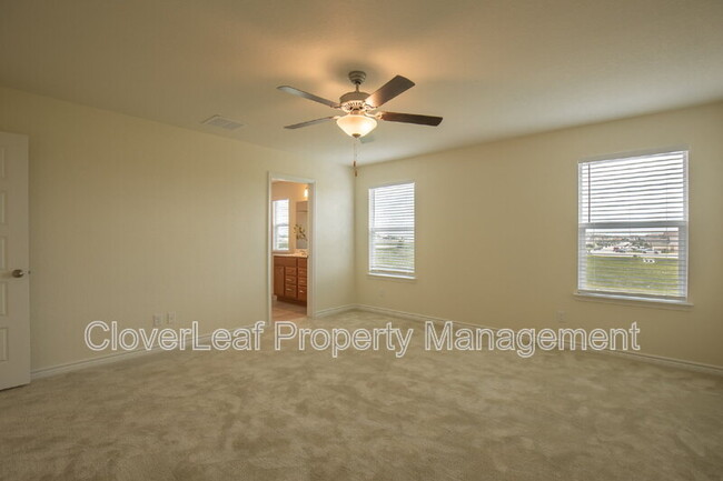 Building Photo - 571 Pebble Bend