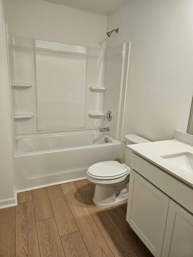 Building Photo - 112 Labrador Ln