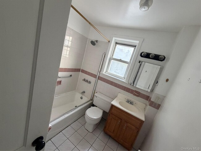 Building Photo - 228 Roberts Ave