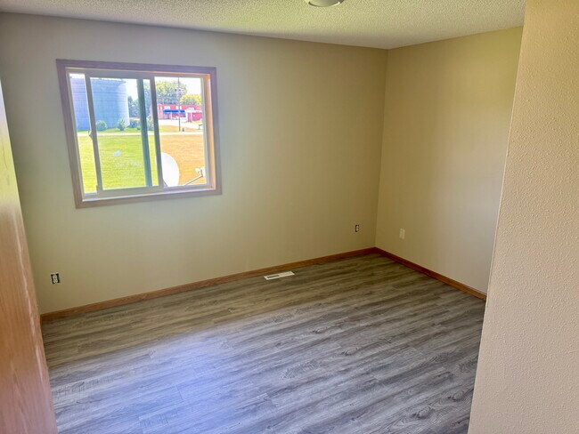 Building Photo - 174 Main St