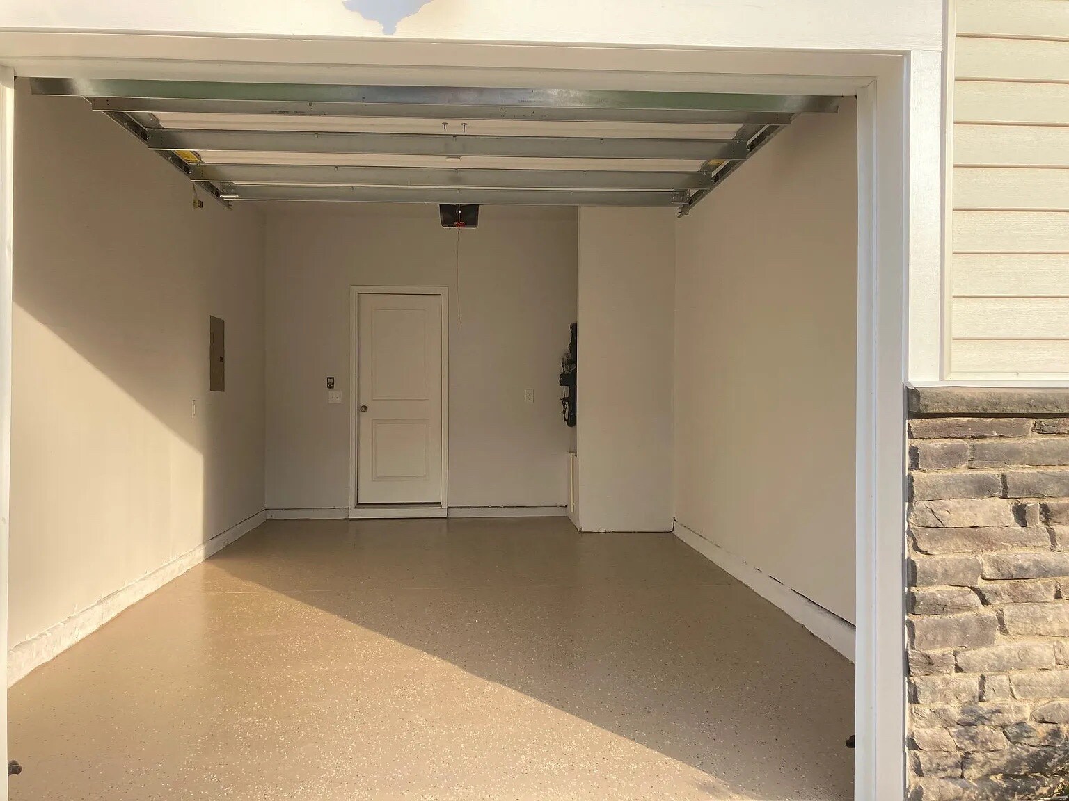 Building Photo - Room in Townhome on Hazy Hills Ln