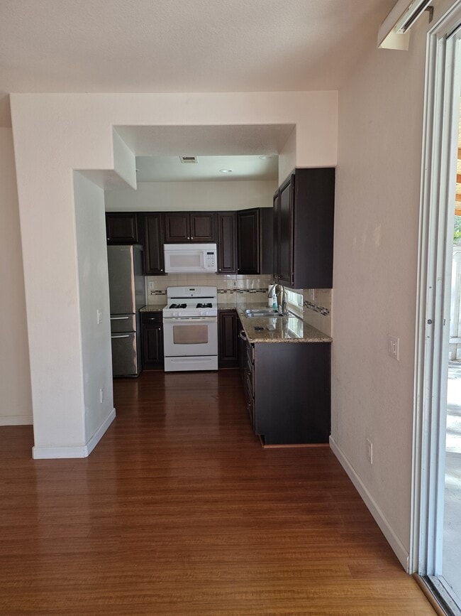 Building Photo - 10754 Westonhill Dr