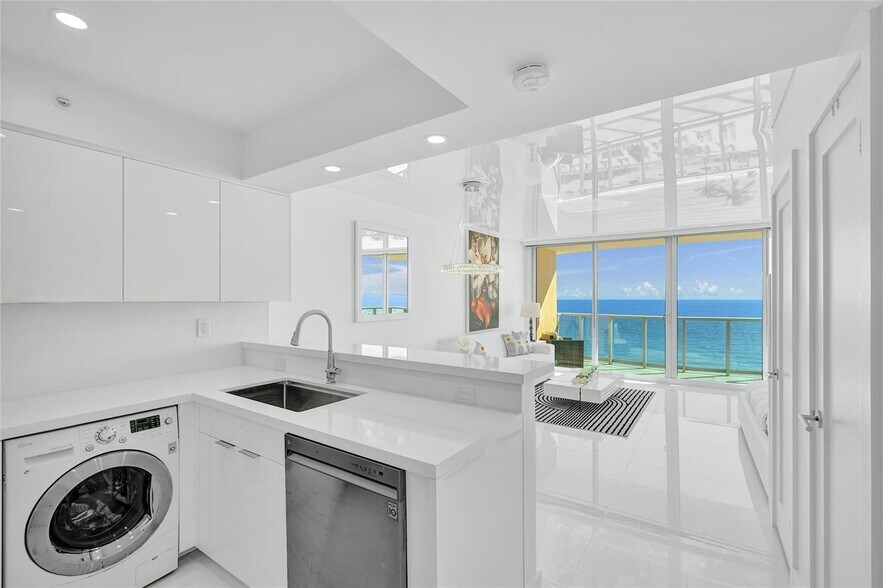 Building Photo - 2501 S Ocean Dr