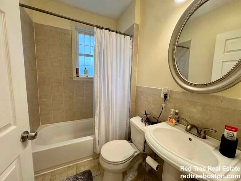 Building Photo - 22 Elmore St