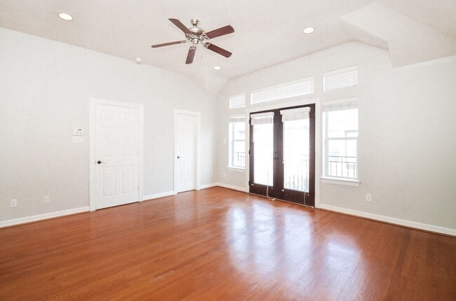 Building Photo - 1148 W 25th St