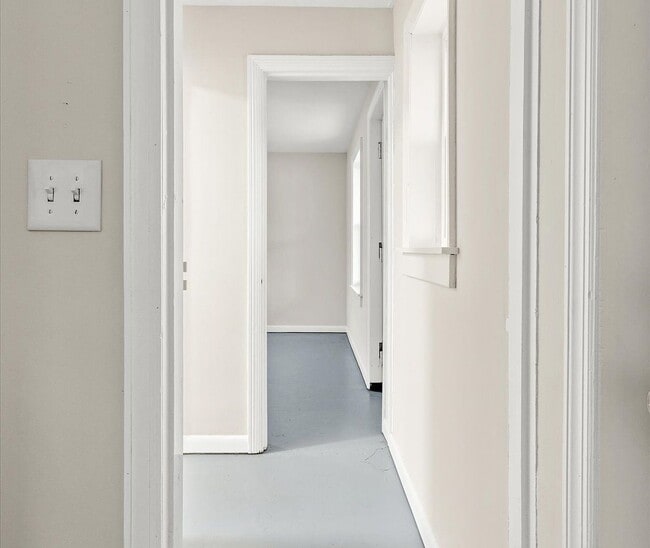 Building Photo - 205 E Main St