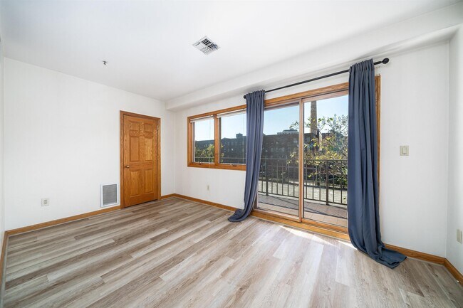 Building Photo - 72 Park Ave