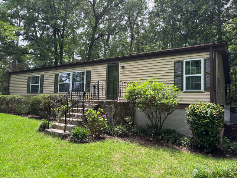 Primary Photo - 1173 N McDonough Rd