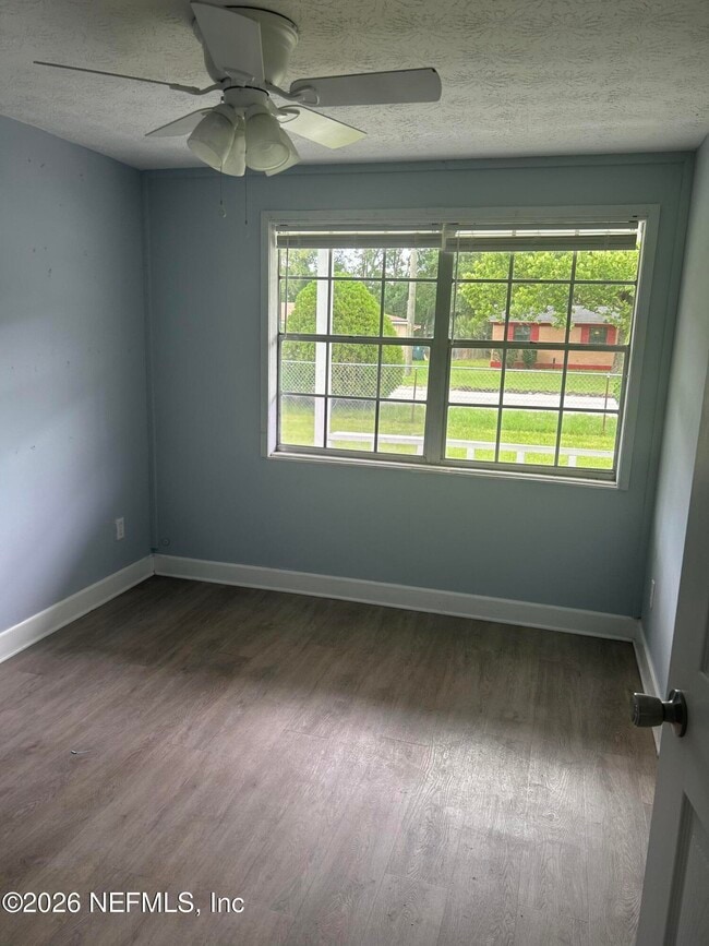 Building Photo - 2834 Goldenrod Cir E
