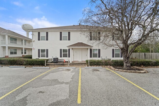 Building Photo - 512 Hollyhock st