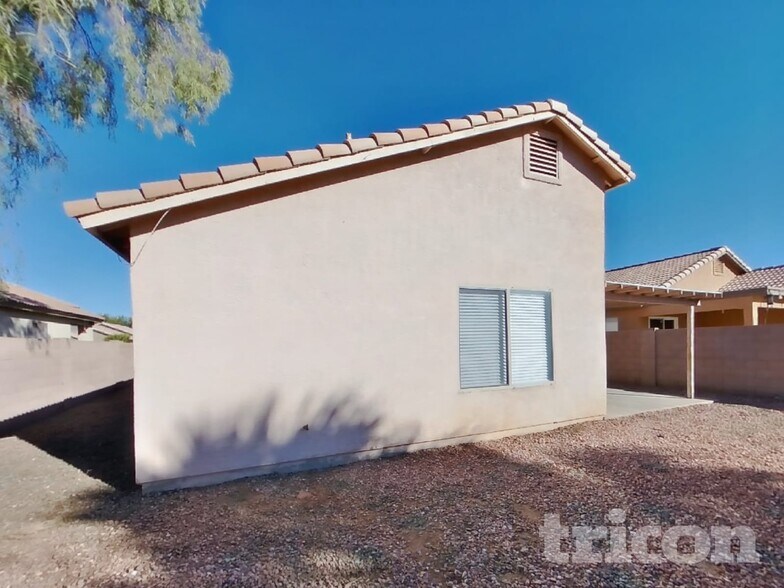 Building Photo - 11445 W Cambridge Ave