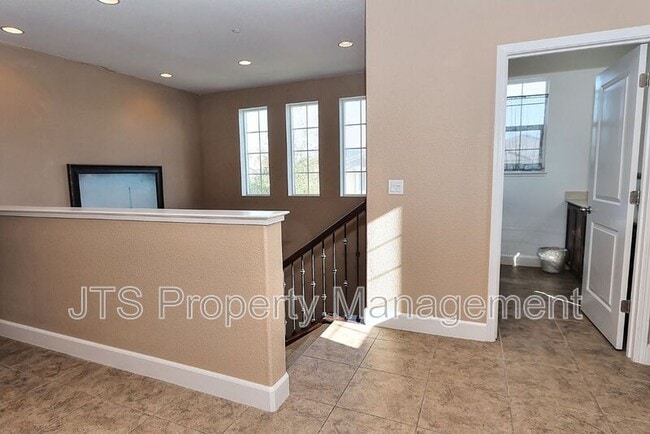 Building Photo - 1427 Bicker Cir