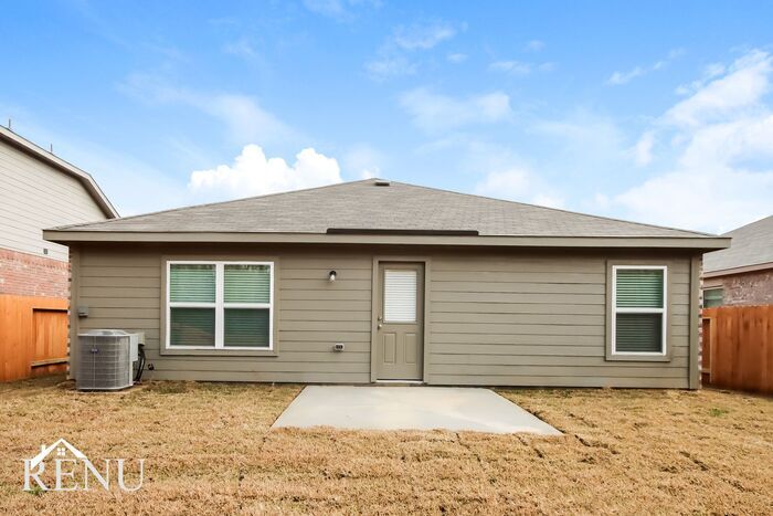 Building Photo - 10474 Sweetwater Creek Dr