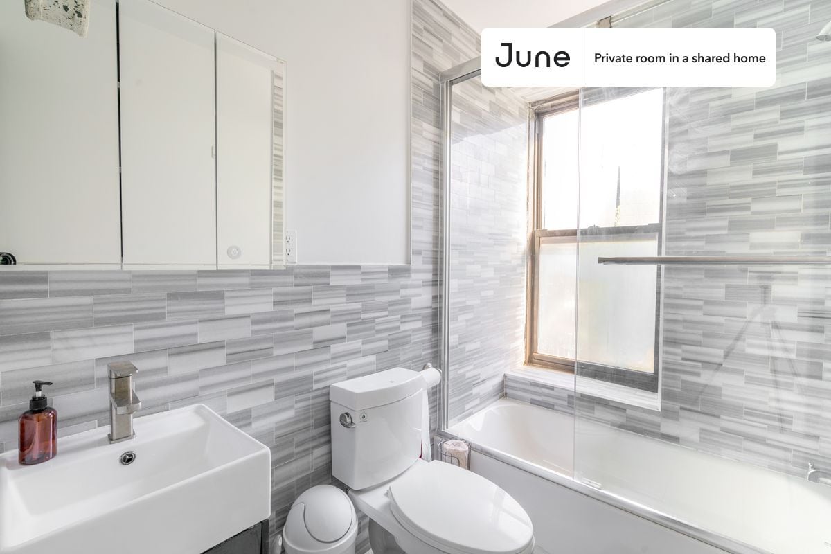 Building Photo - Room in Shared 3 bed/2 bath home in Upper West Side