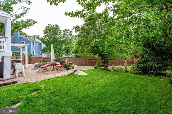 Building Photo - 609 Upland Pl