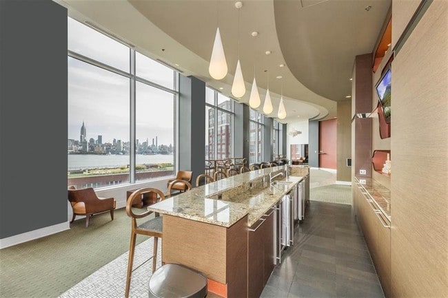 Building Photo - 1125 Maxwell Ln