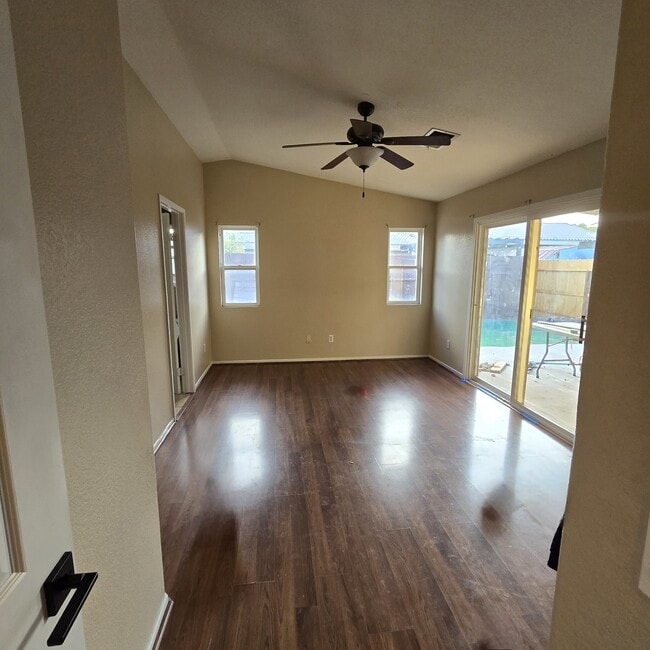 Building Photo - 2219 Camino Dr