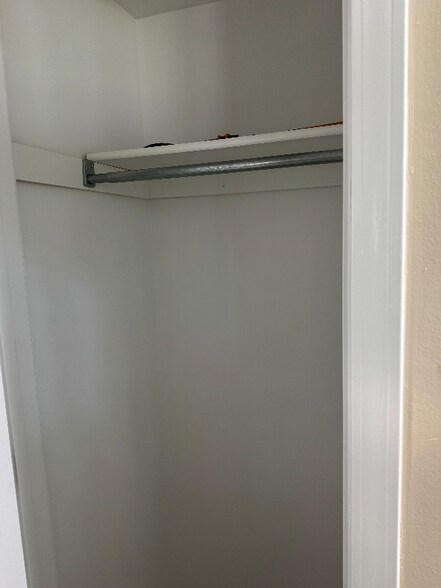 Building Photo - 7726 Farmsbury Dr