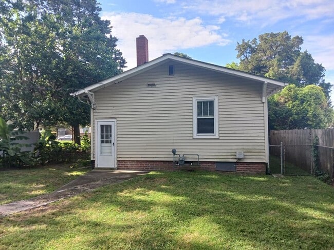 Building Photo - 305 Old Point Ave