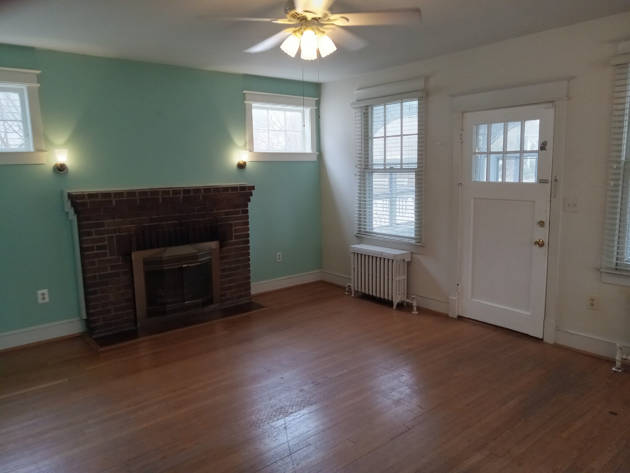 Living room - 6604 1st St NW