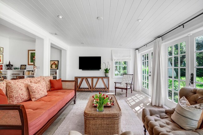 Building Photo - 530 Melaleuca Ln