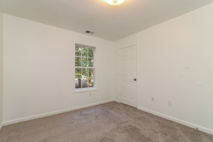 Building Photo - 389 Tapley Rd