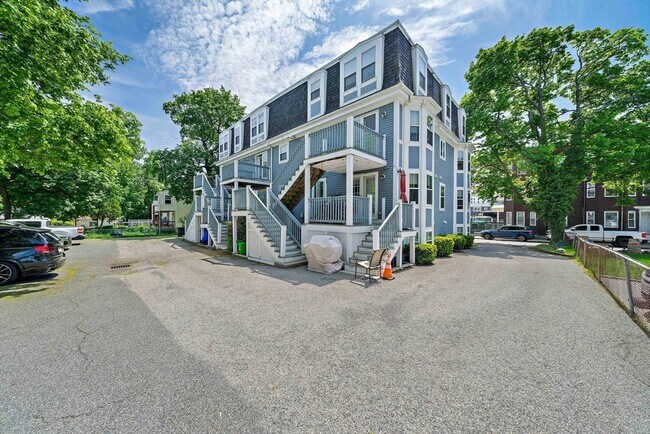Building Photo - 32 Adamson St