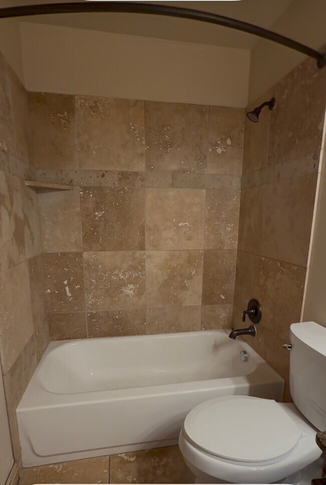 Building Photo - 865 S Pheasant Run Dr