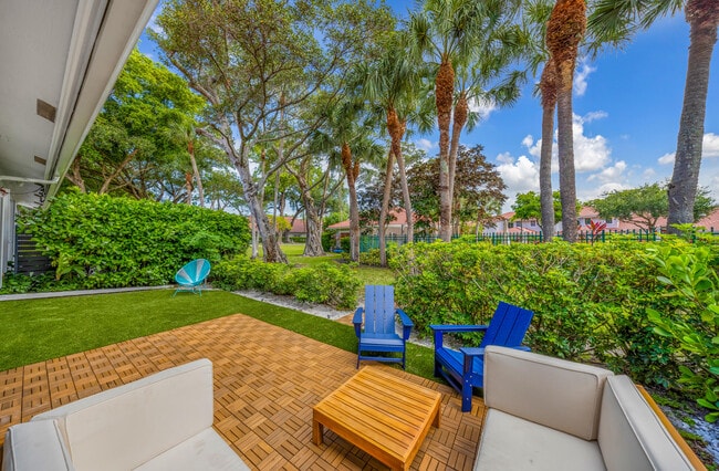 Building Photo - 4117 W Palm Aire Dr