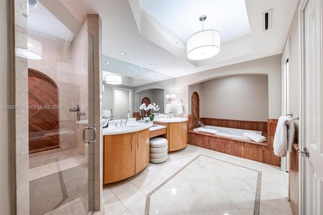 Building Photo - 17875 Collins Ave