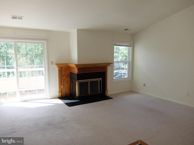Building Photo - 309 Trinity Ct