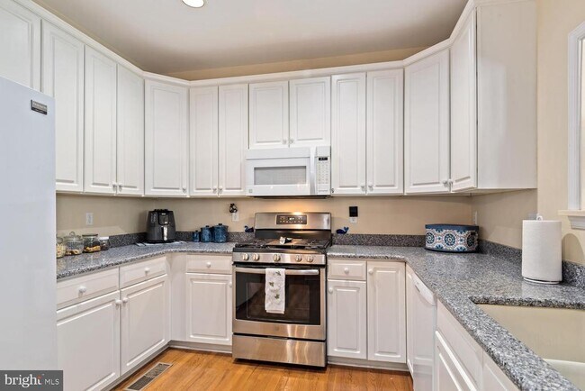 Building Photo - 28504 Sawgrass Ct
