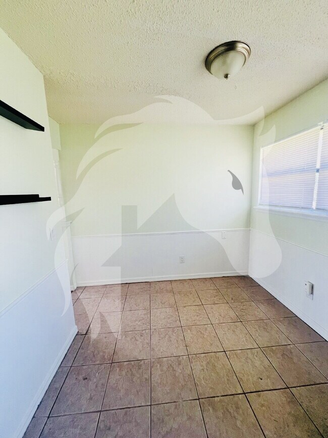 Building Photo - "Charming 4-Bedroom Home with Spacious Living at 840 North Windemere Drive, Moore, OK!"