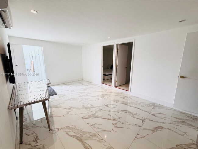 Building Photo - 201 Calle Grande Dr