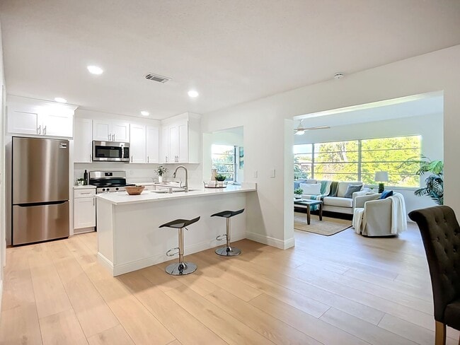 Building Photo - 2014 Hampstead Cir