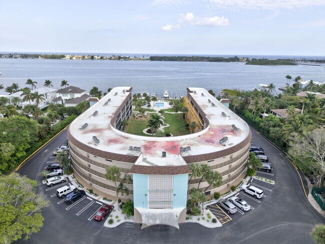 Building Photo - 2424 N Federal Hwy